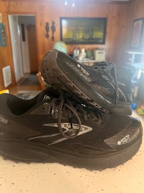 Brooks Men's Black GORE-TEX Trail Running Shoes